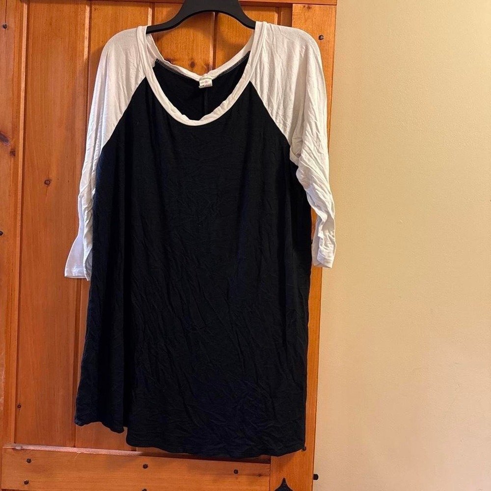Curvy Raglan Baseball Tee Womens 1XL Black White Excellent 3/4 Sleeve Scoop Neck
